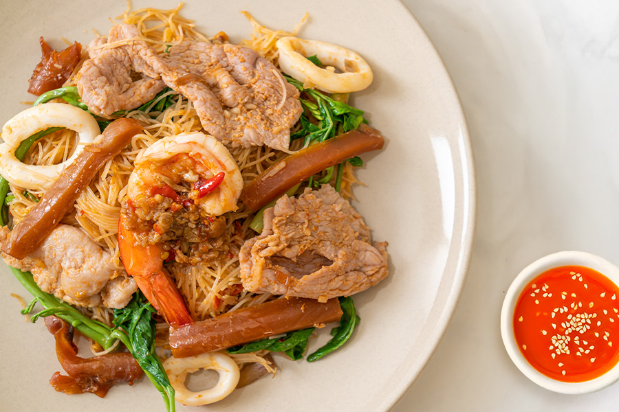 ผัดหมี่สุกี้ (เส้นหมี่ผัดสุกี้)